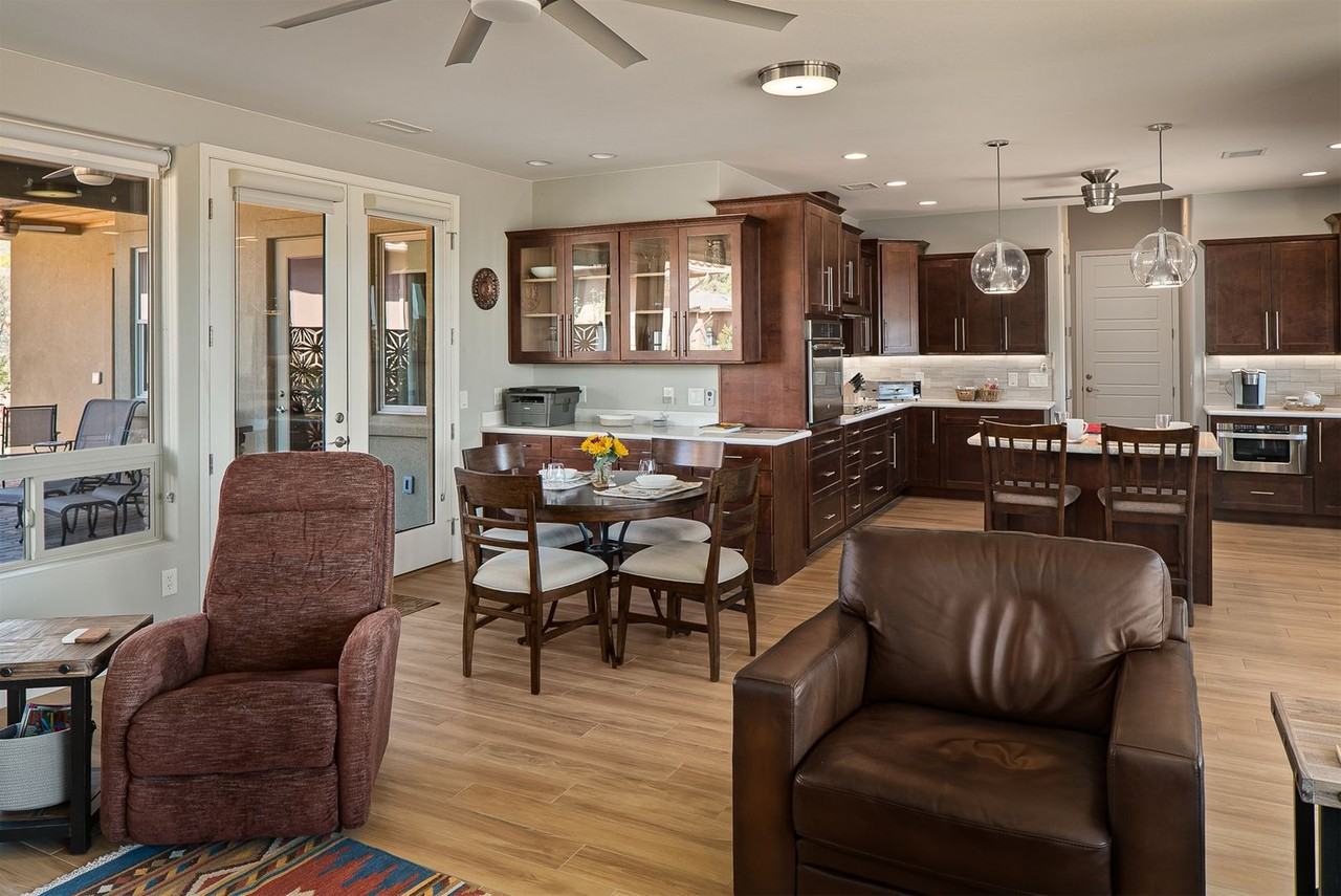 595 Coffee Pot Dr - Photo 4 of 23
