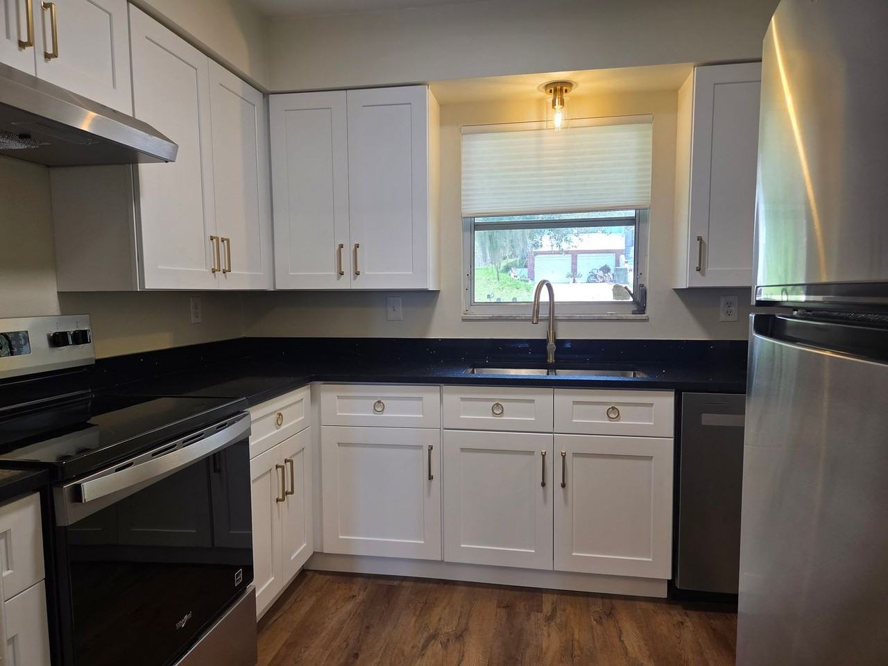 655 Linden St - Photo 5 of 23