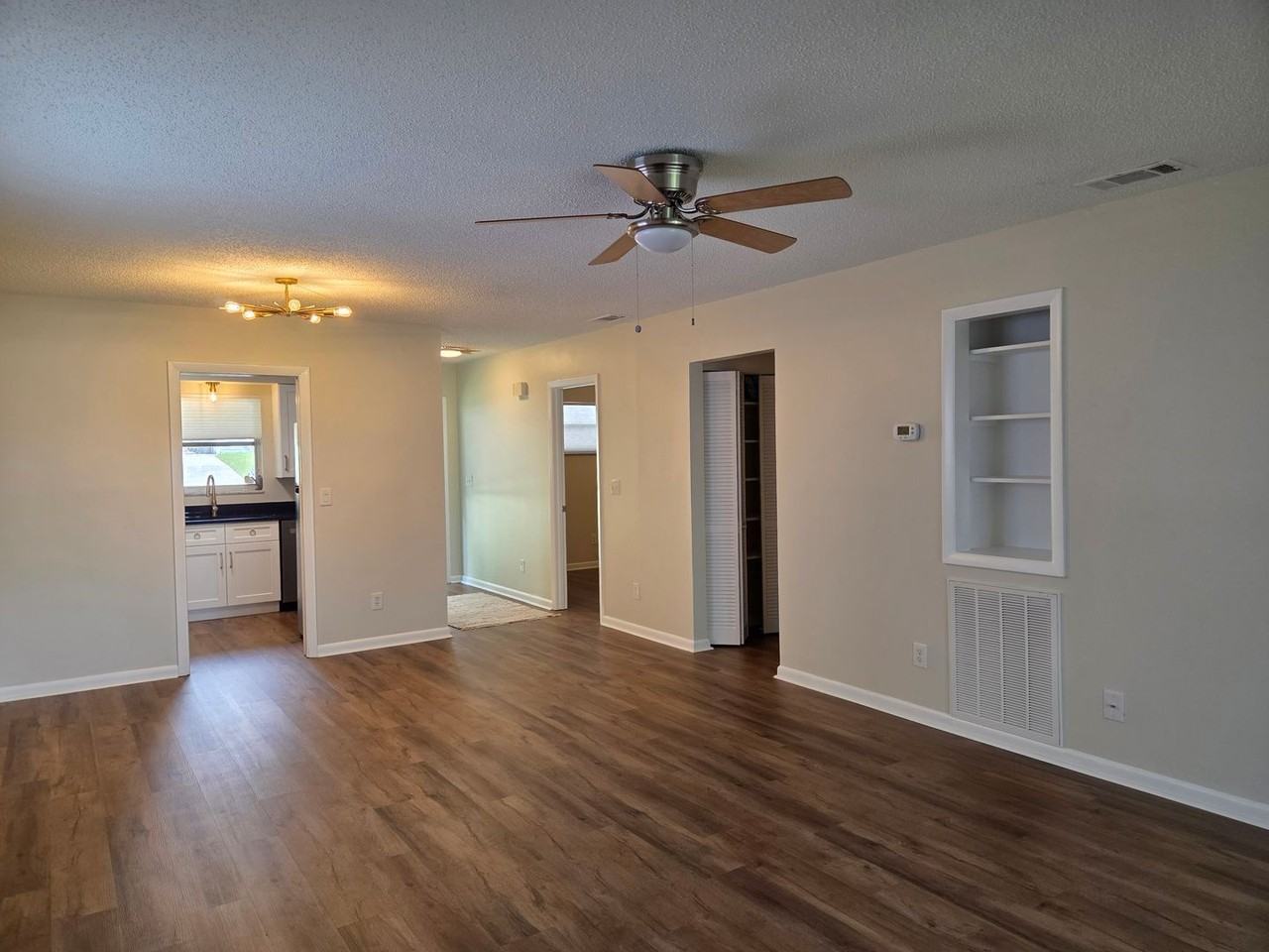 655 Linden St - Photo 7 of 23