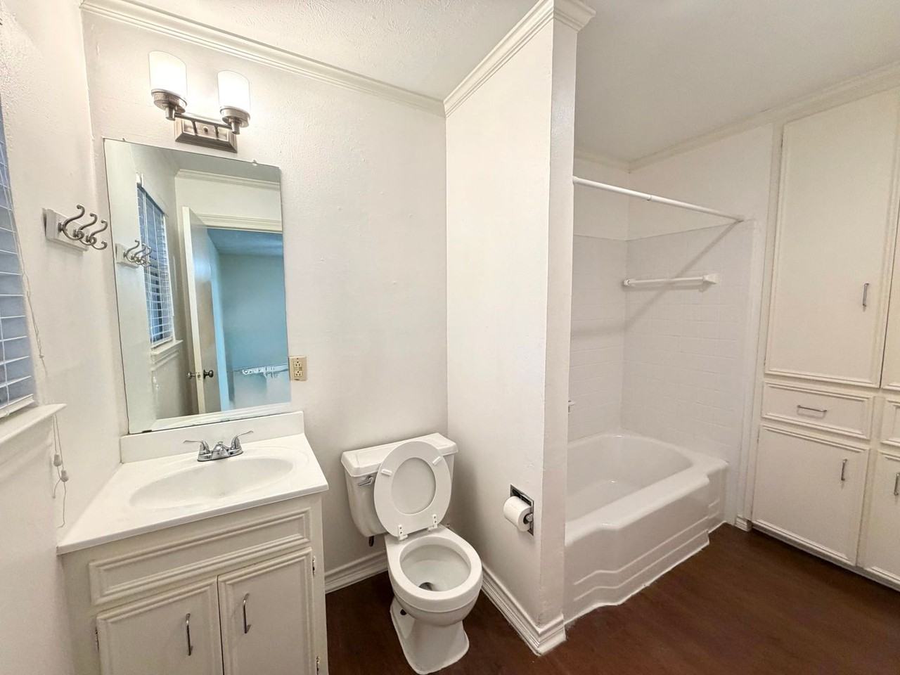 4311 Cole Ave - Photo 2 of 12