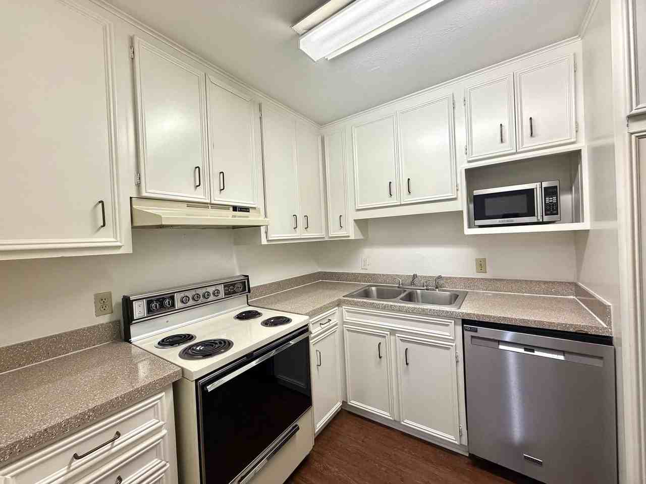 4311 Cole Ave - Photo 7 of 12