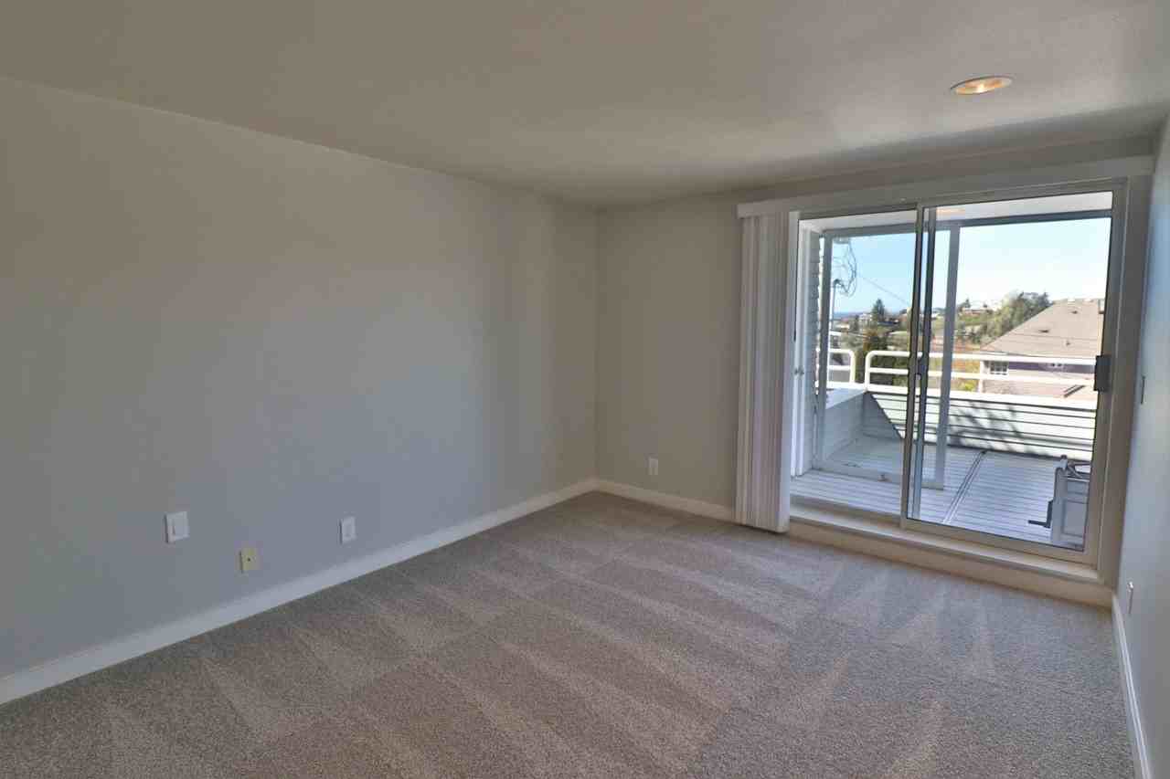 4557 45th Ave Sw #201 - Photo 5 of 17