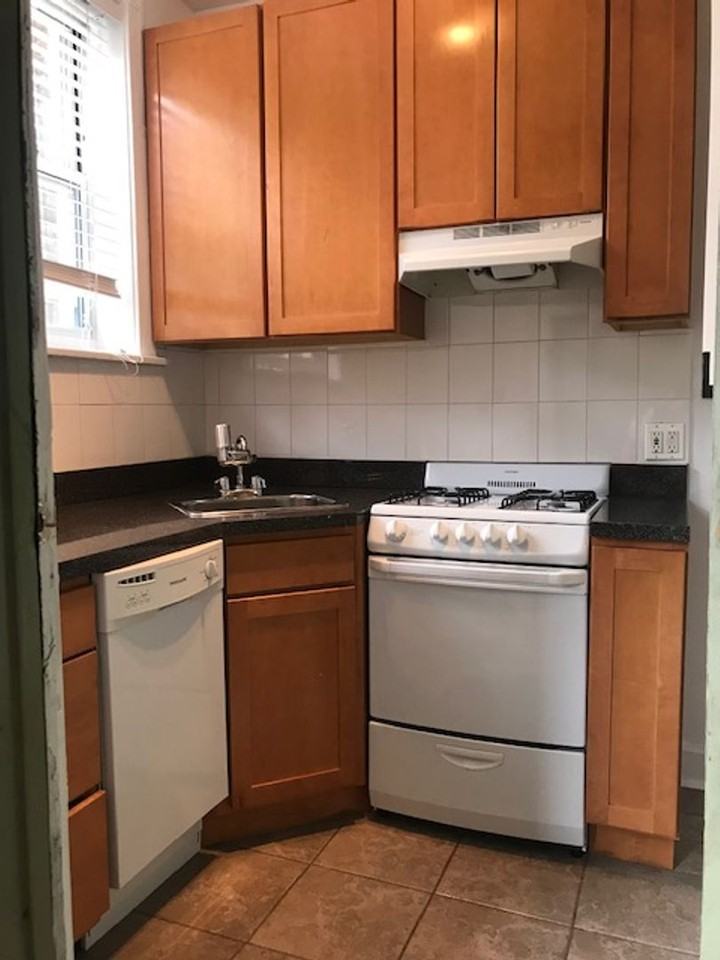 5648 N Ridge Ave #2W - Photo 2 of 9