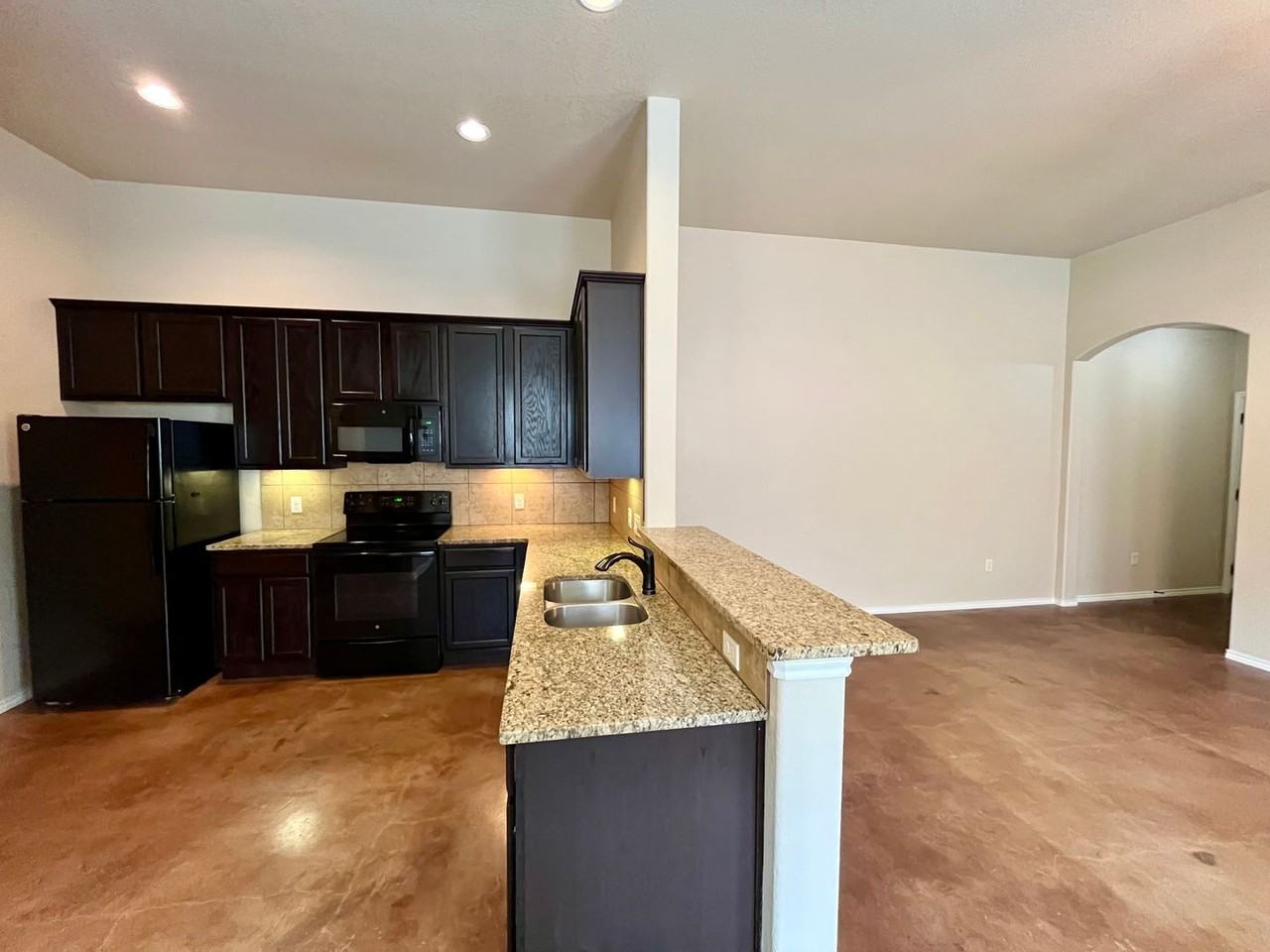 1148 Stanley Way - Photo 4 of 15