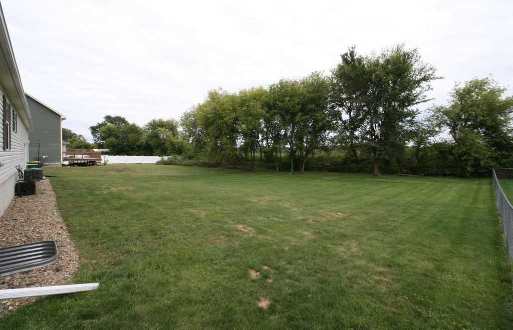 215 Greenbush Dr - Photo 3 of 47