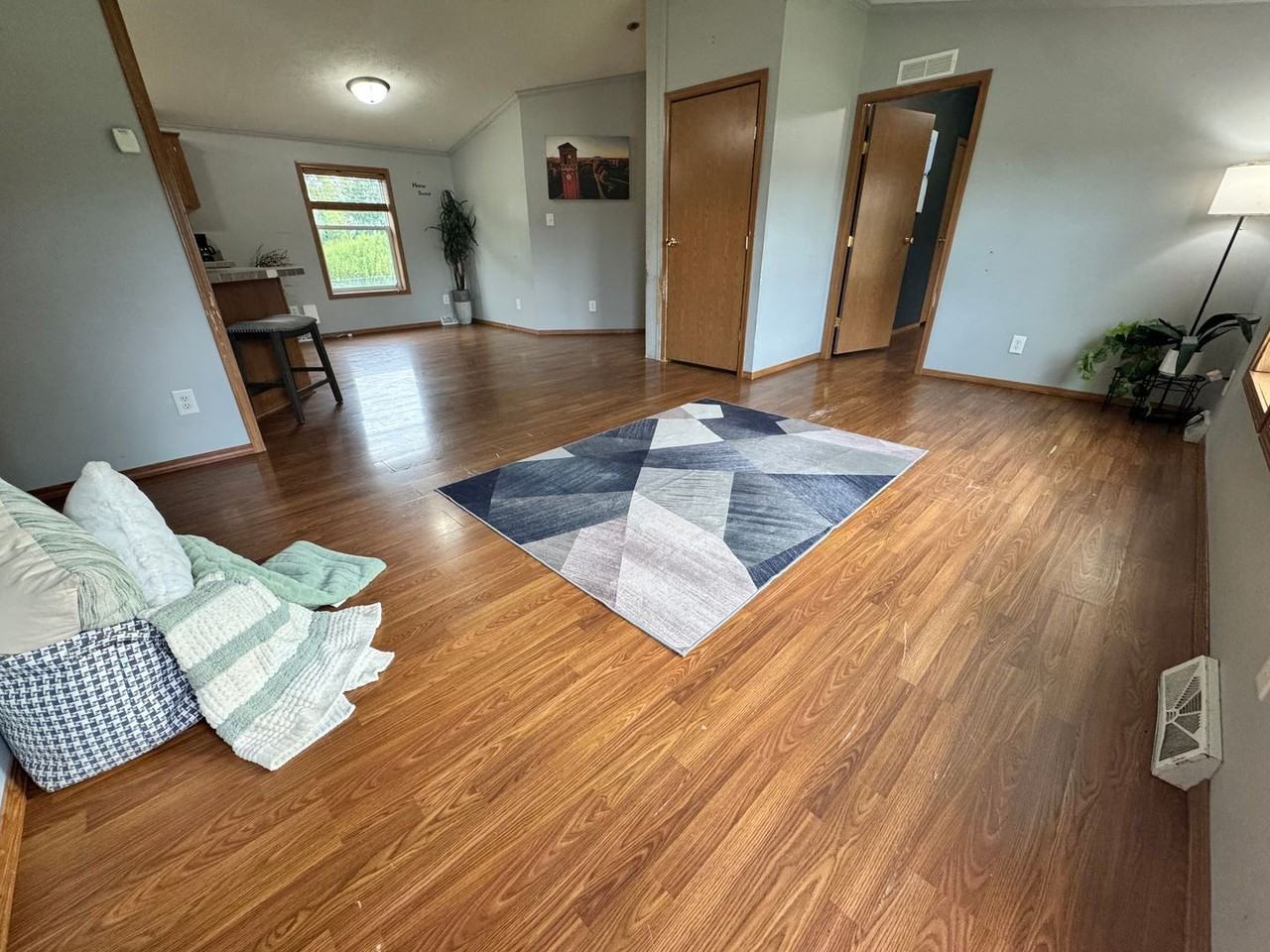 215 Greenbush Dr - Photo 4 of 47