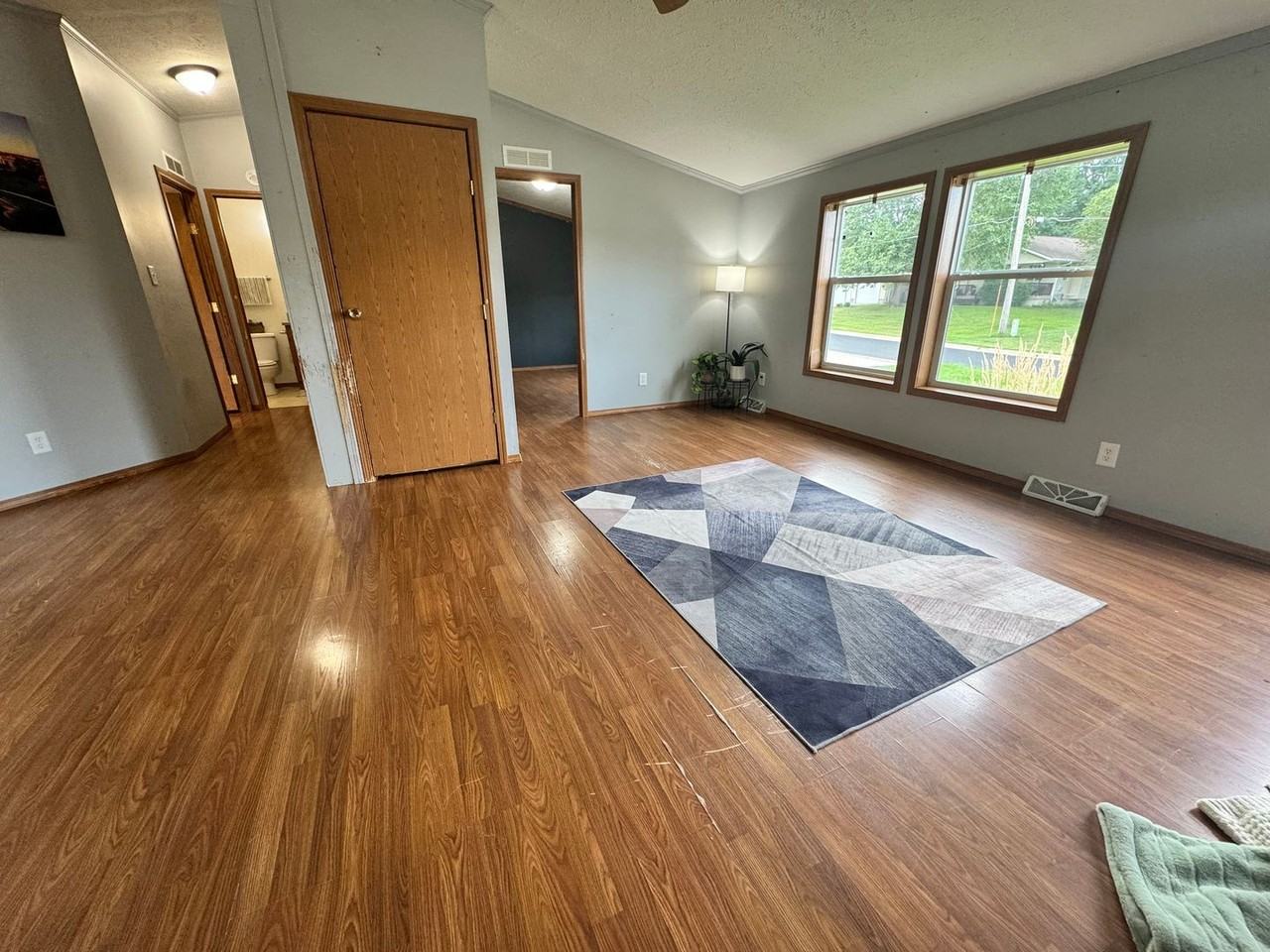 215 Greenbush Dr - Photo 7 of 47