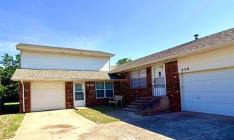 331 W Vandament Ave - Photo 1 of 1
