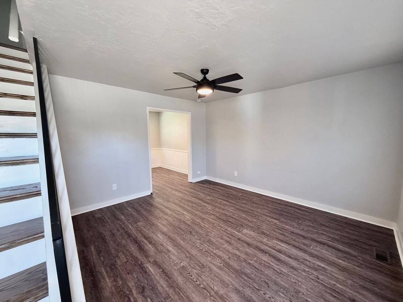331 W Vandament Ave - Photo 2 of 10