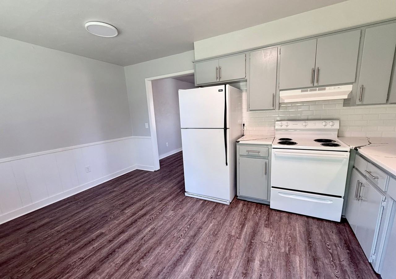 331 W Vandament Ave - Photo 5 of 10