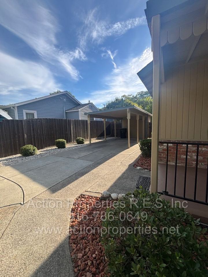 235 Irene Ave - Photo 5 of 48