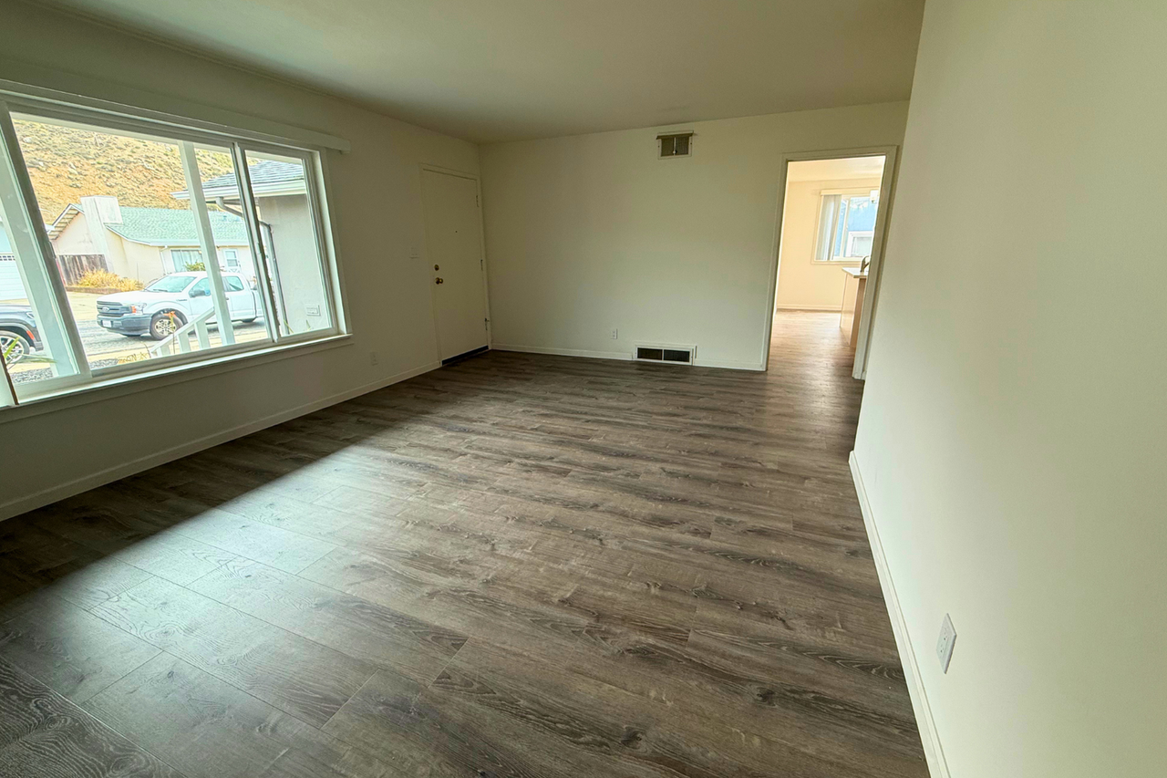 1225 Douglas Way - Photo 7 of 28