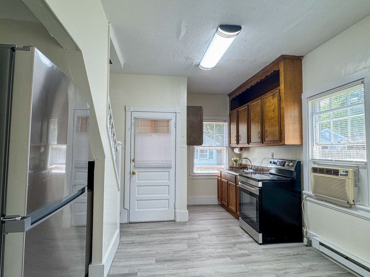 2300 Danville St - Photo 5 of 24
