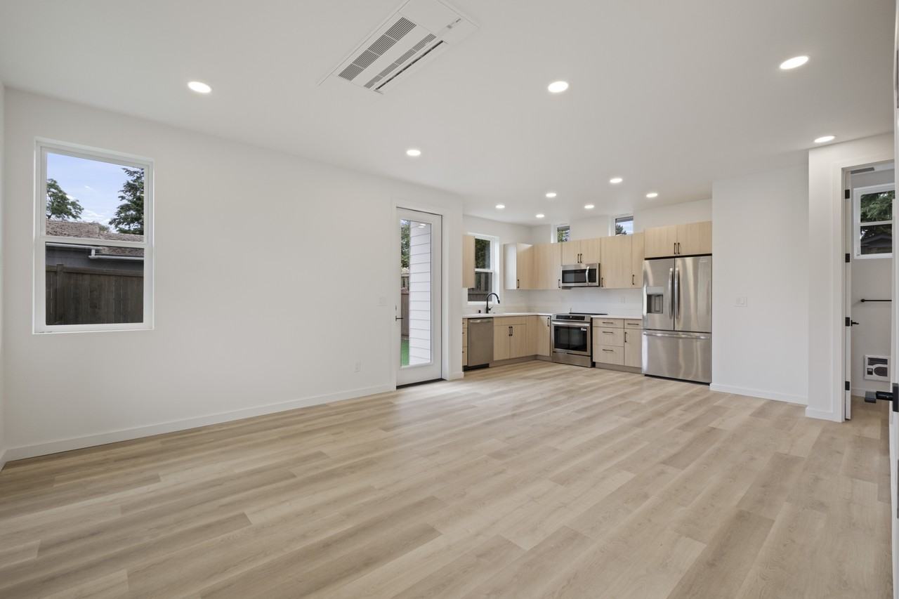 11518 16th Ave Ne #NA - Photo 7 of 28