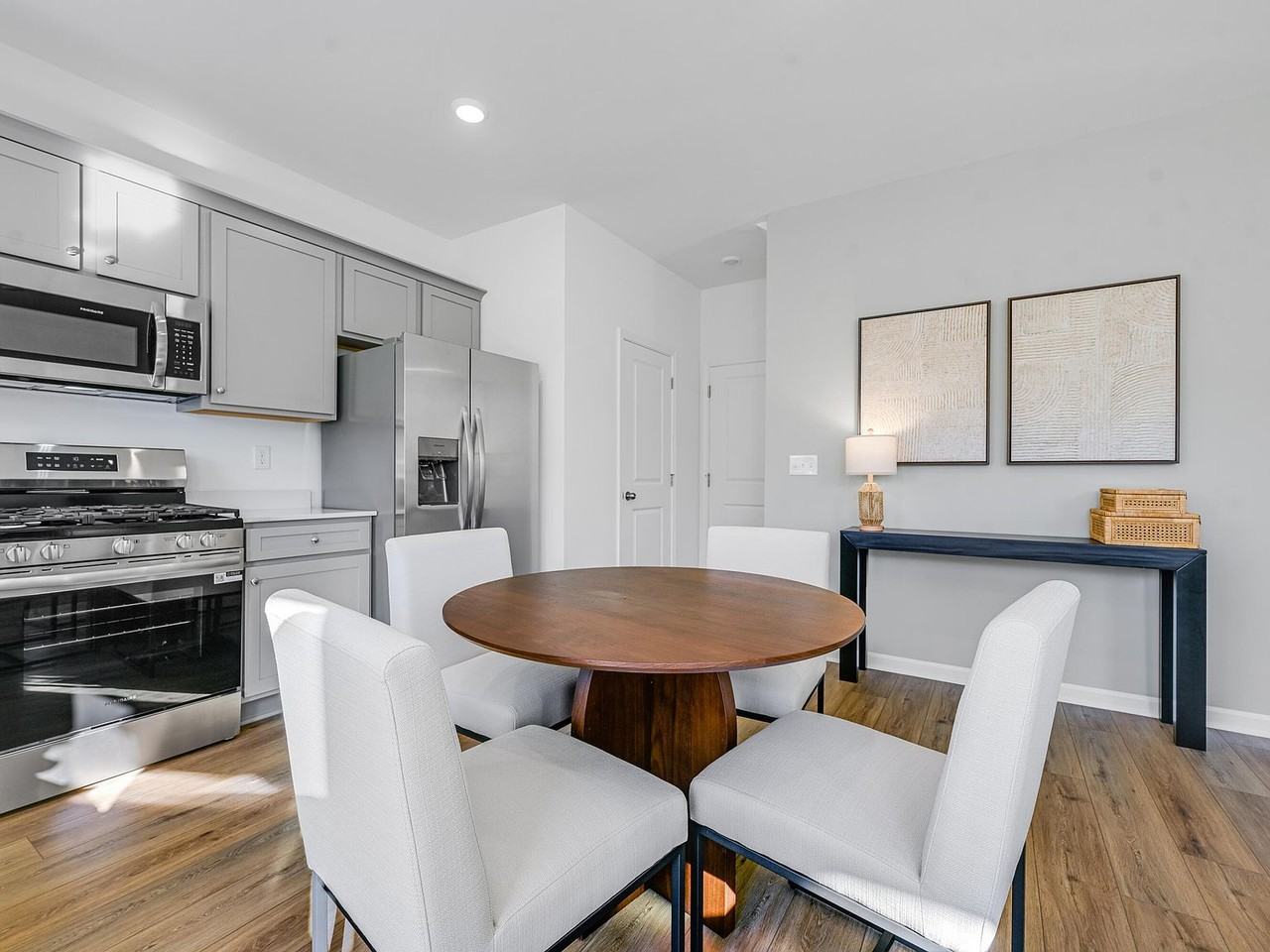 5064 Highwood Dr Ne #3 - Photo 3 of 11