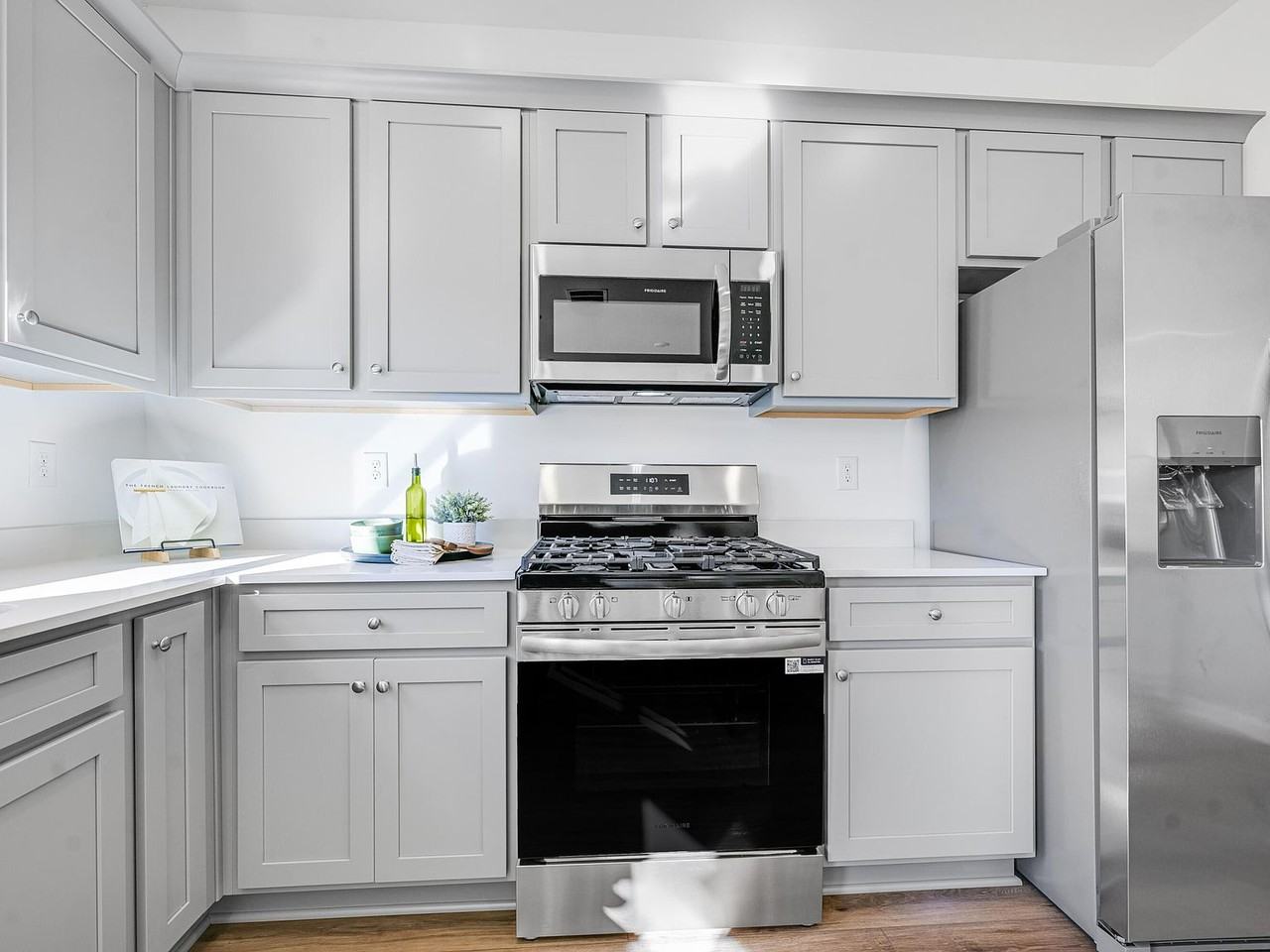 5064 Highwood Dr Ne #3 - Photo 5 of 11