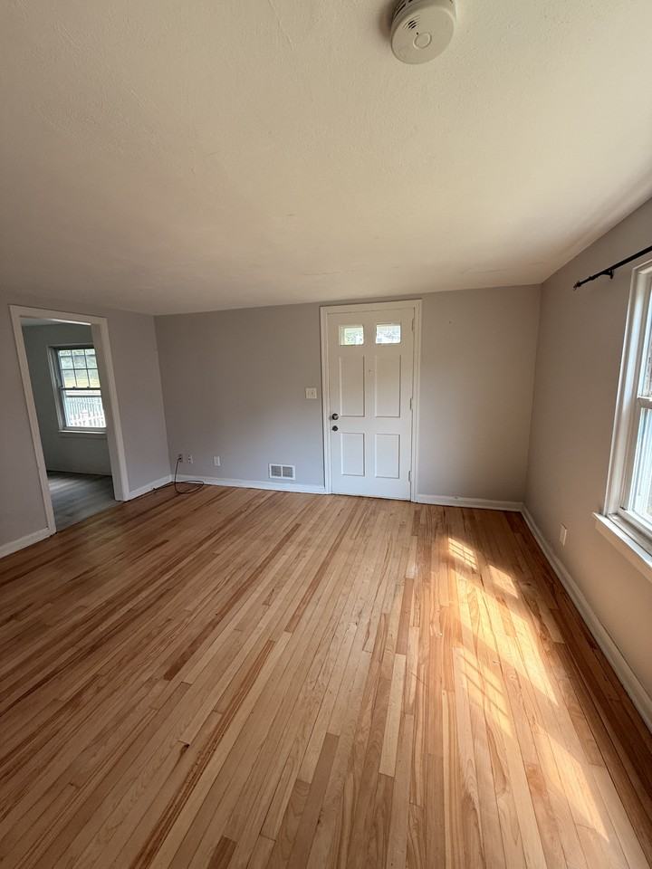119 121 Highland Ave Windsor Ct 06095 #121 - Photo 3 of 11