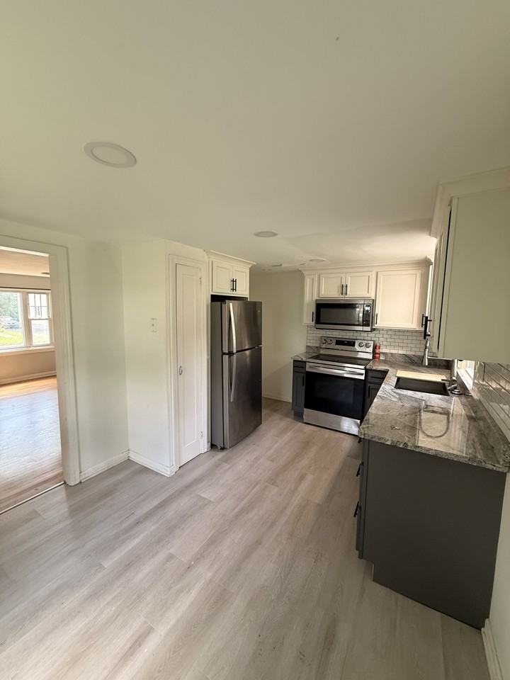 119 121 Highland Ave Windsor Ct 06095 #121 - Photo 5 of 11