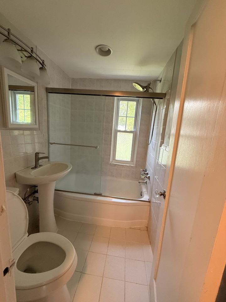 119 121 Highland Ave Windsor Ct 06095 #121 - Photo 6 of 11