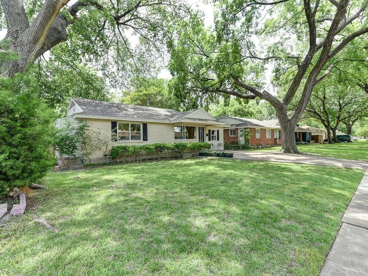 10312 Sylvia Dr - Photo 2 of 13