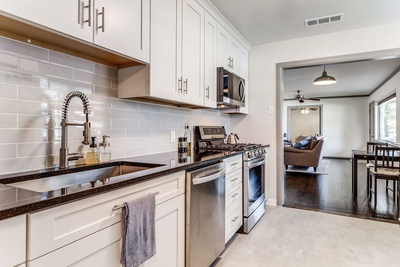 10312 Sylvia Dr - Photo 5 of 13