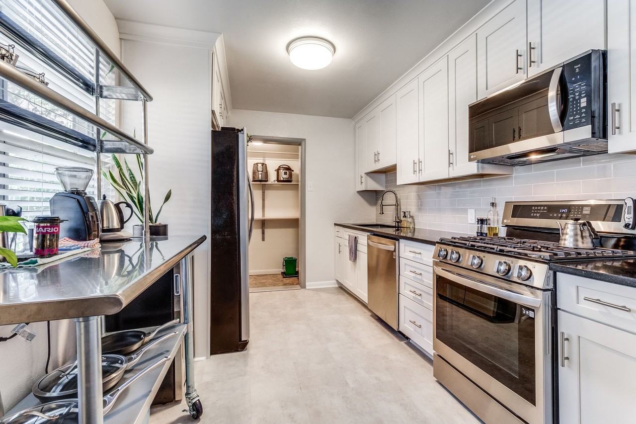 10312 Sylvia Dr - Photo 6 of 13
