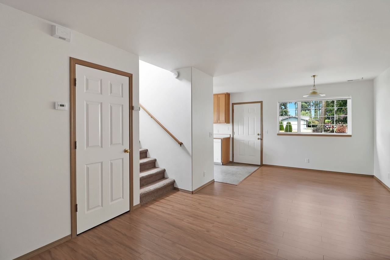 729 Nw Paragon Pl #2 - Photo 2 of 13