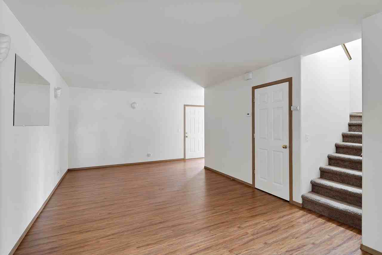 729 Nw Paragon Pl #2 - Photo 3 of 13