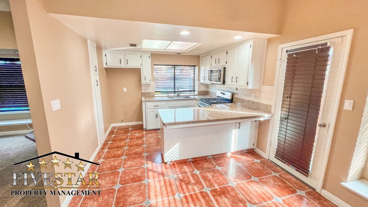 4212 Ryder Ln - Photo 7 of 19
