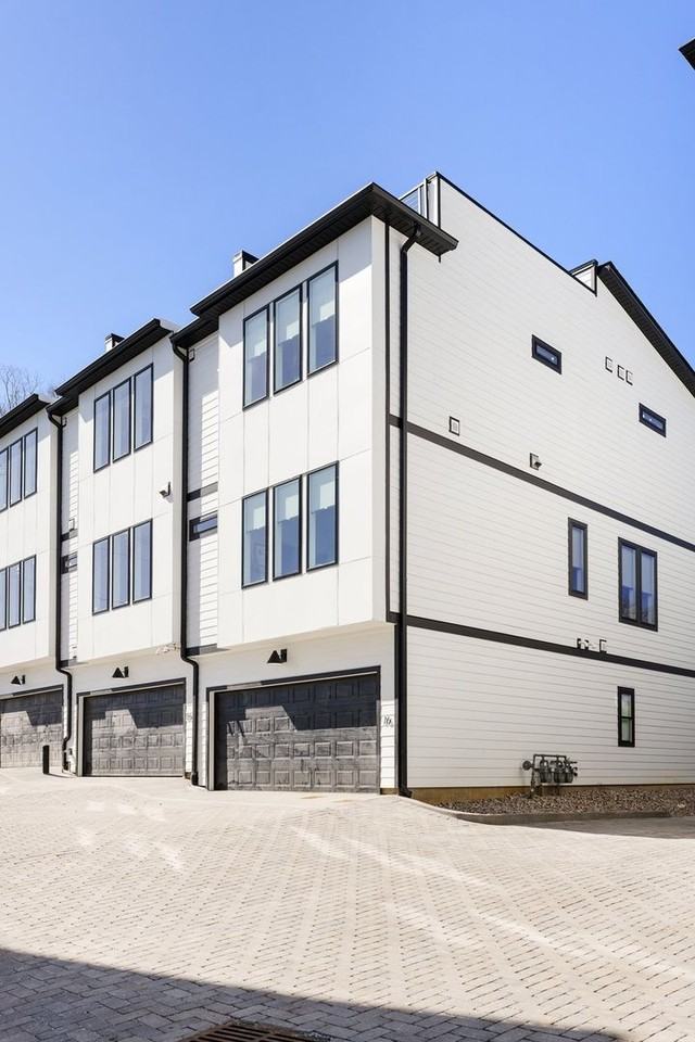 223 Oceola Ave #8 - Photo 5 of 50