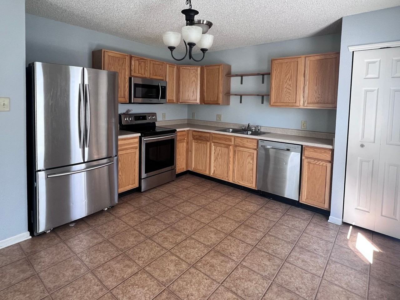 2726 Chilton Dr - Photo 6 of 16