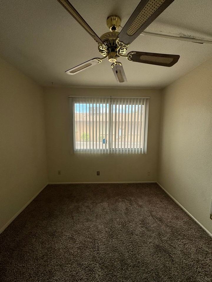 1153 E Vaughn St #C - Photo 2 of 11