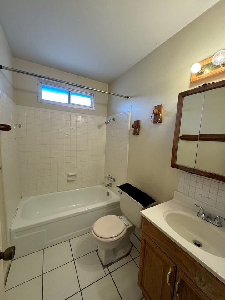1153 E Vaughn St #C - Photo 3 of 11