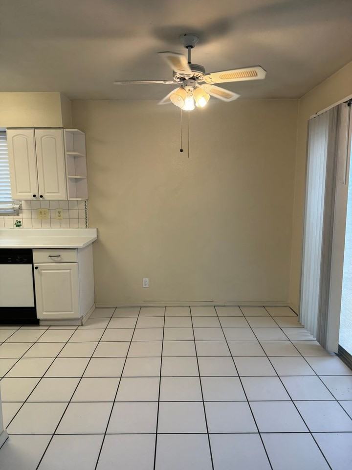 1153 E Vaughn St #C - Photo 5 of 11