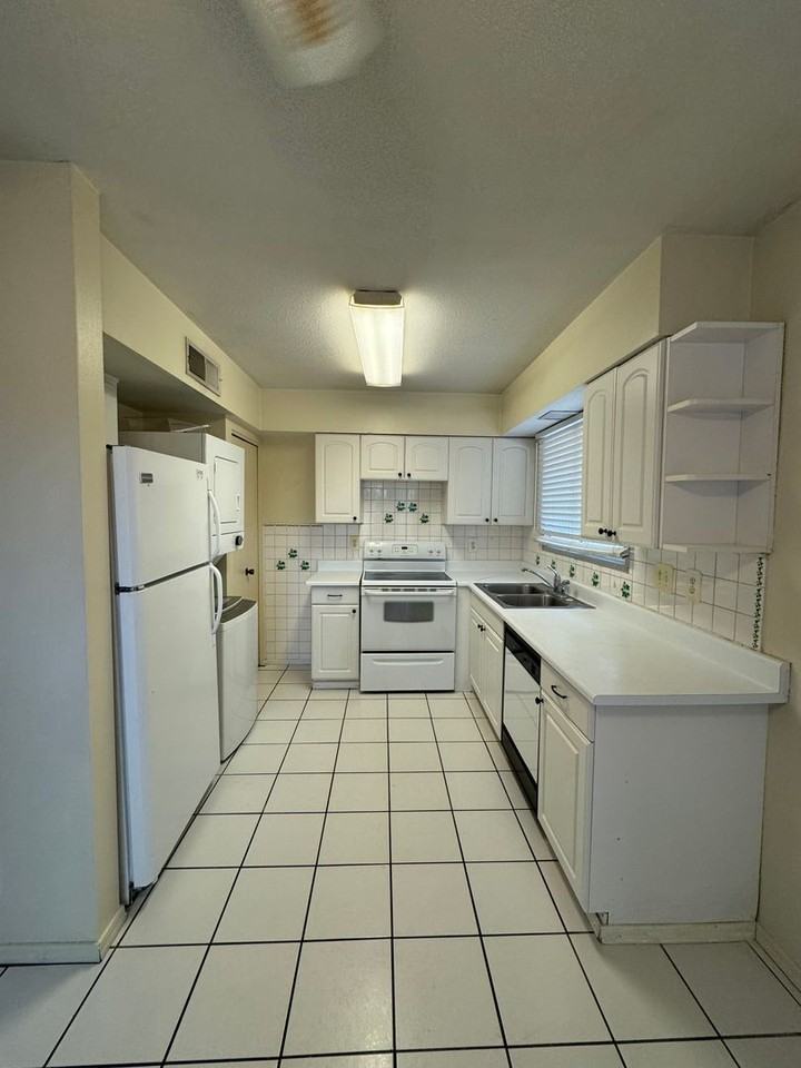 1153 E Vaughn St #C - Photo 6 of 11