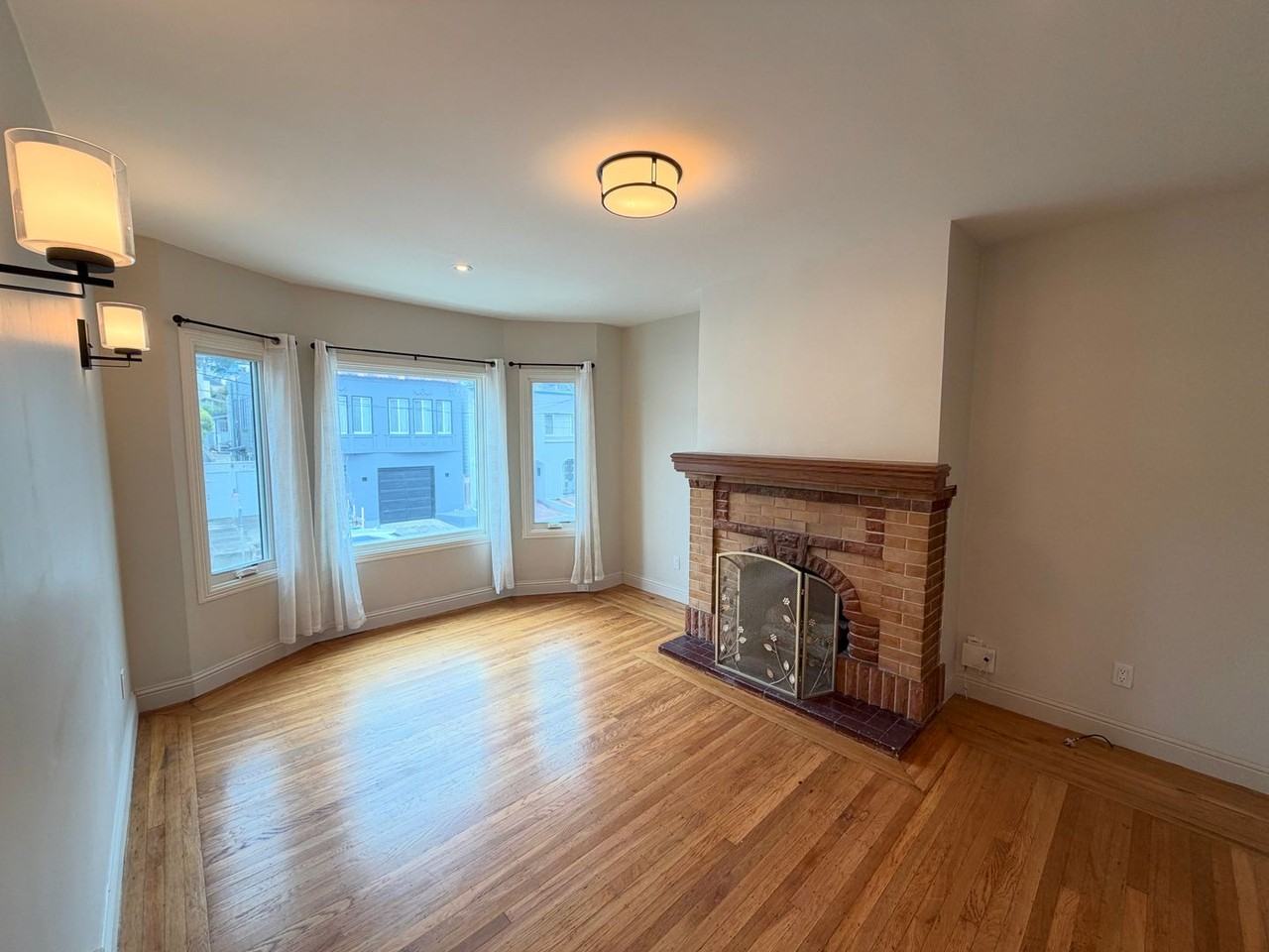 762 Brunswick St - Photo 7 of 26