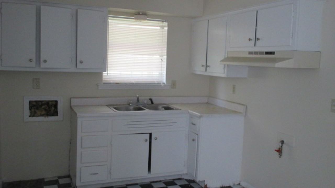 4372 Deerland St - Photo 3 of 8