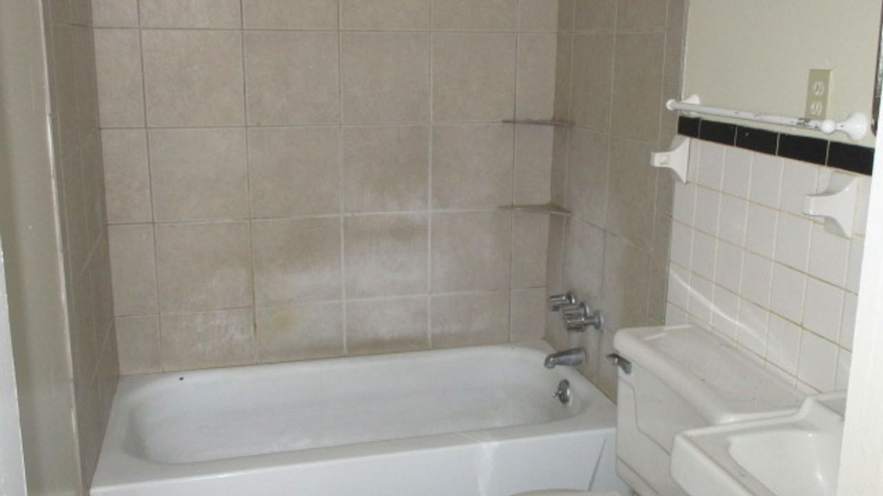 4372 Deerland St - Photo 6 of 8