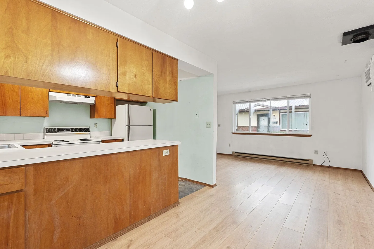 824-830 East North Avenue - Photo 4 of 5