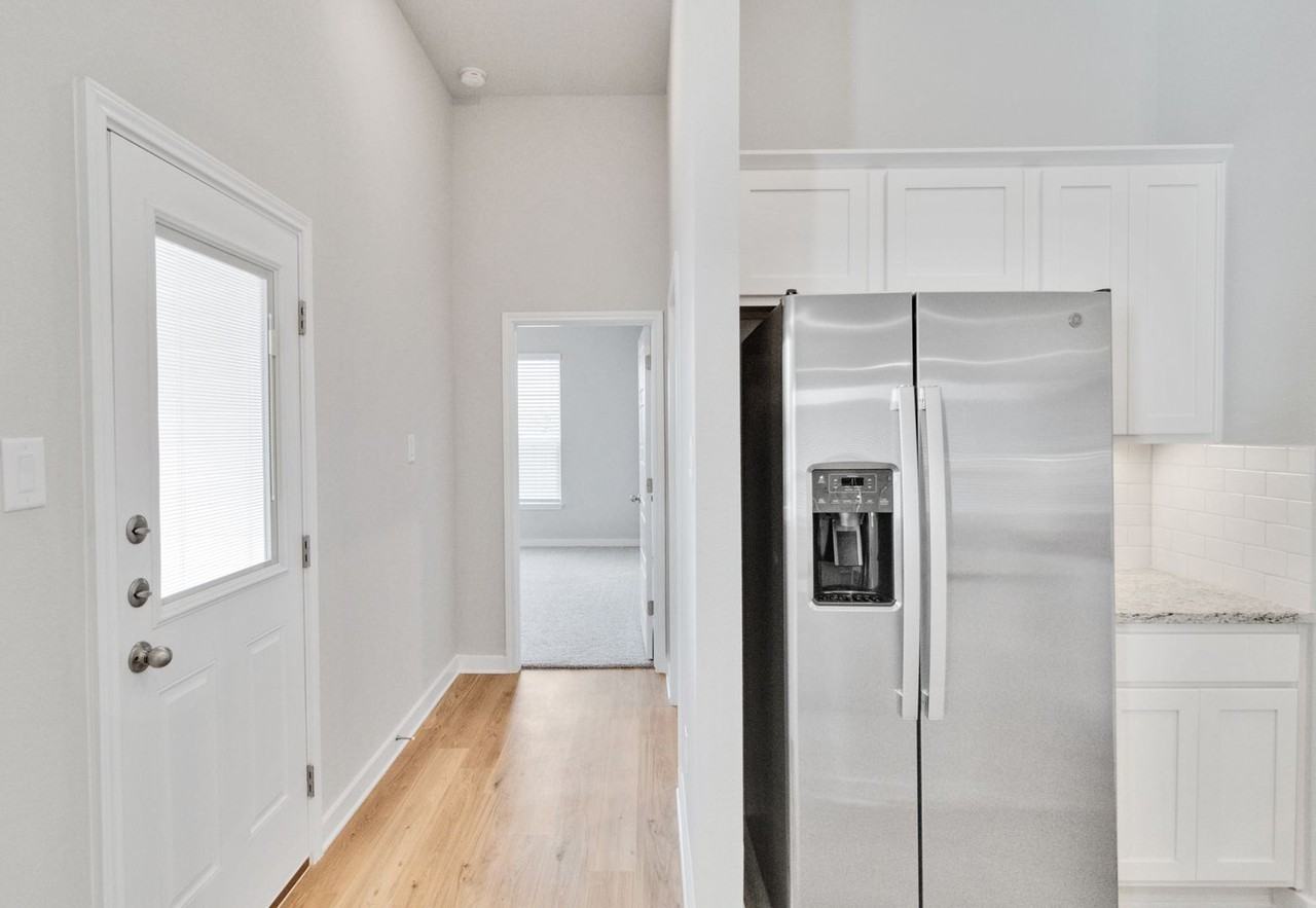 210 Schrader Dr #B - Photo 5 of 33