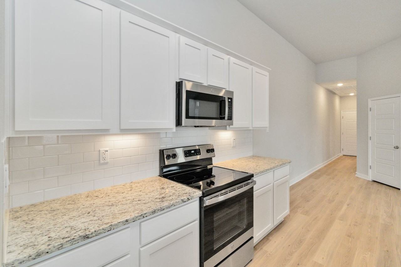 210 Schrader Dr #B - Photo 6 of 33
