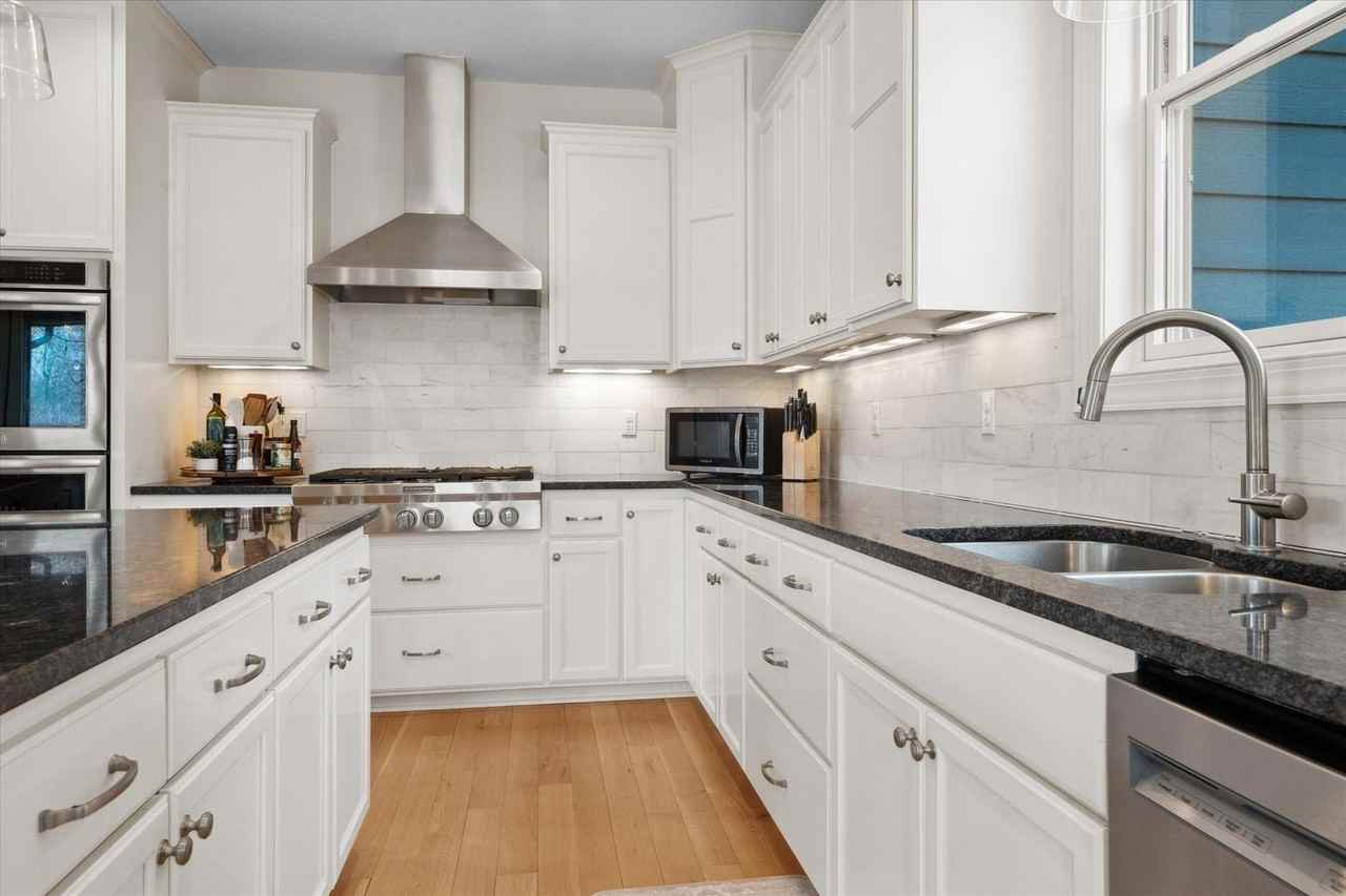 4323 Cedar Lake Rd S - Photo 7 of 28