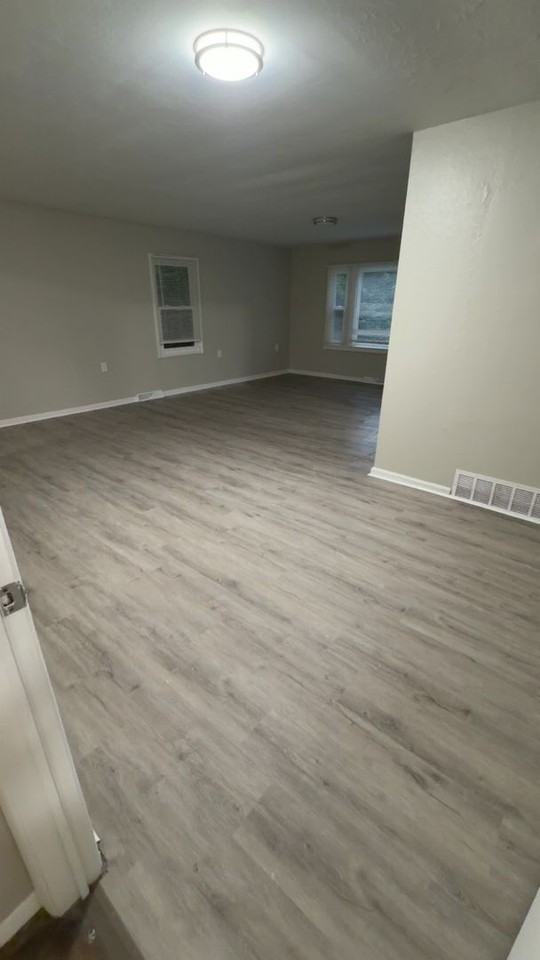 101 Scott Ave - Photo 6 of 17