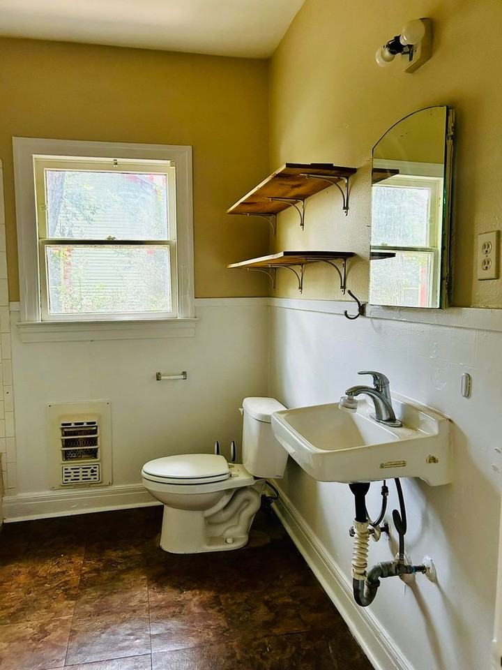 615 W 31st St - Photo 5 of 18