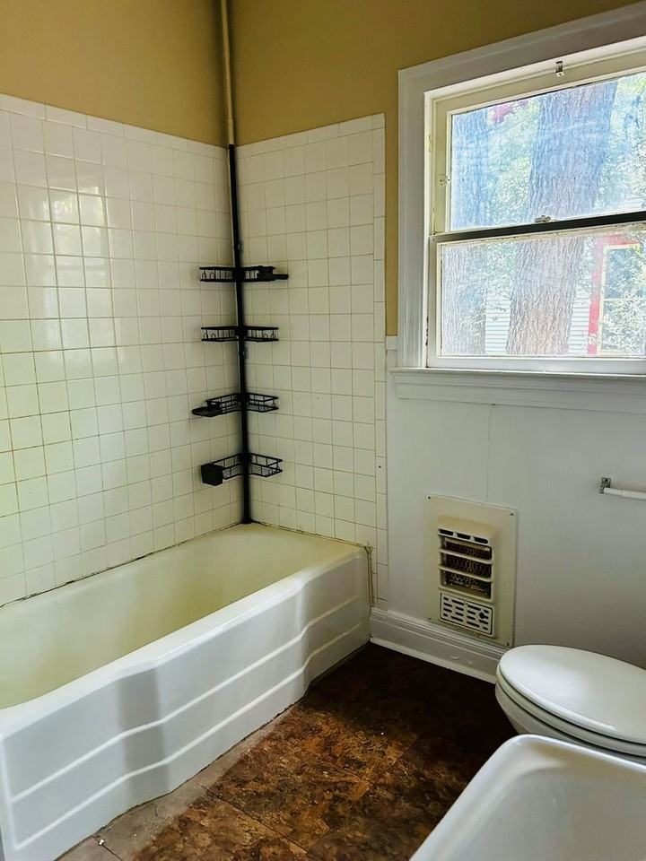 615 W 31st St - Photo 6 of 18