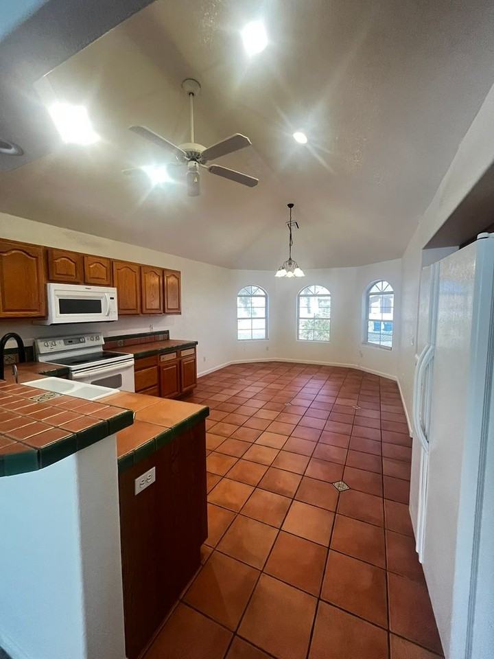 210 White Oak Dr - Photo 3 of 18