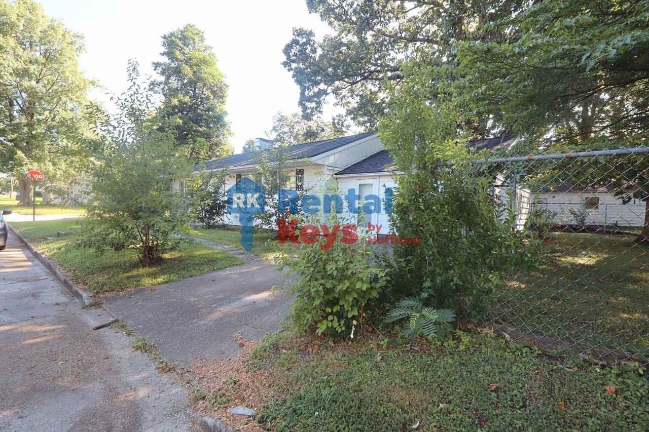2101 Waggoner Ave - Photo 4 of 25