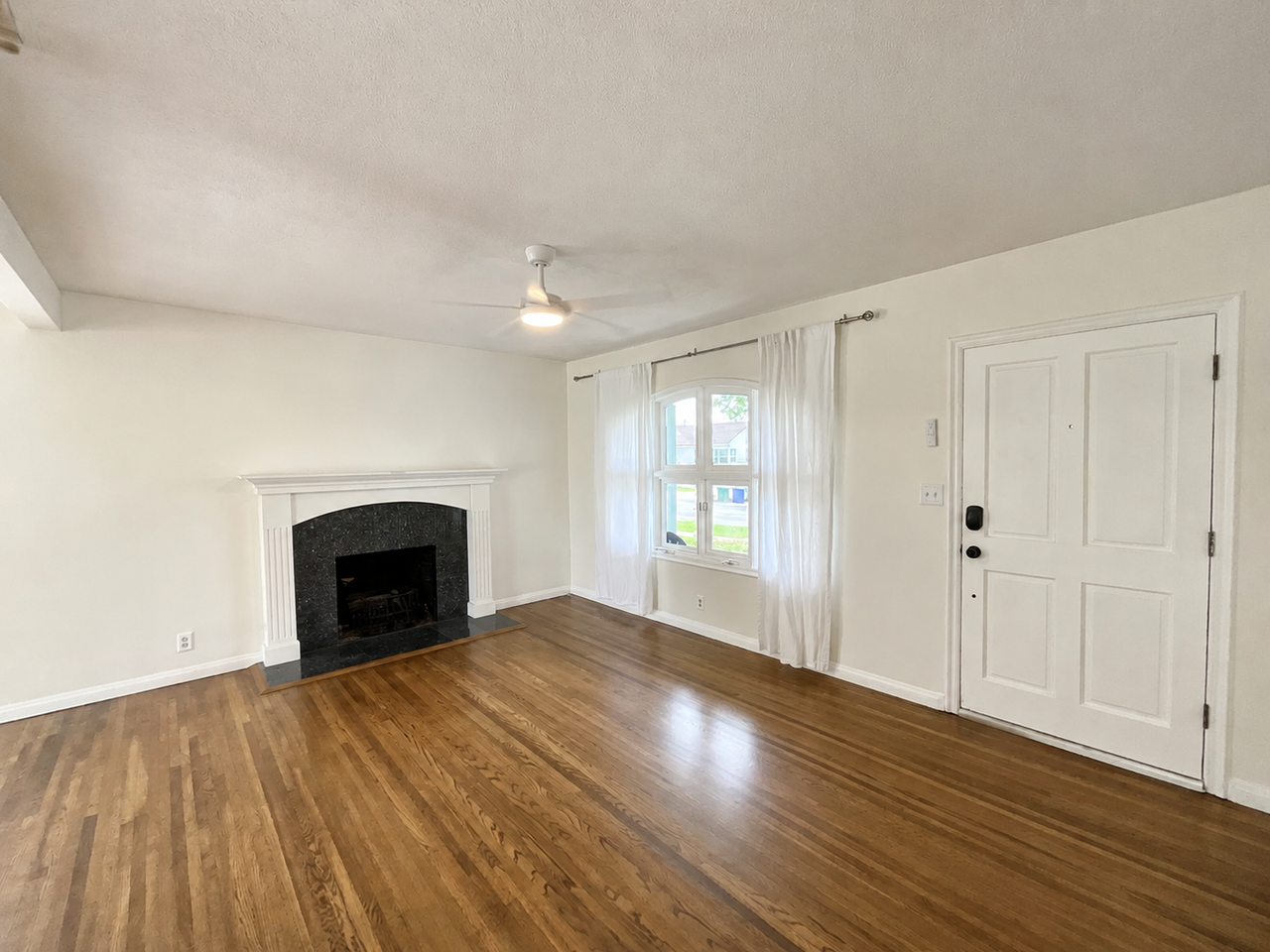 4432 Falcon Ave - Photo 3 of 43