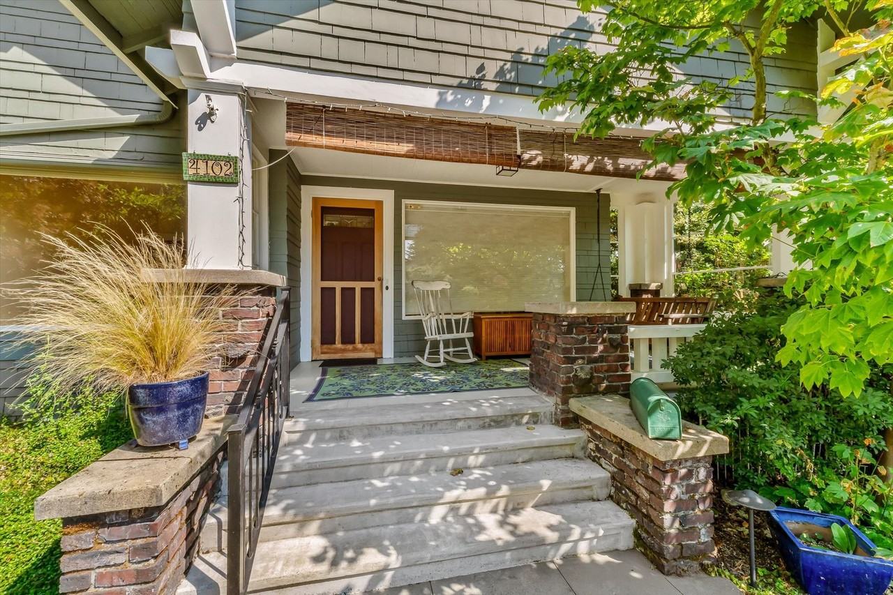 4102 Sunnyside Ave N - Photo 4 of 36