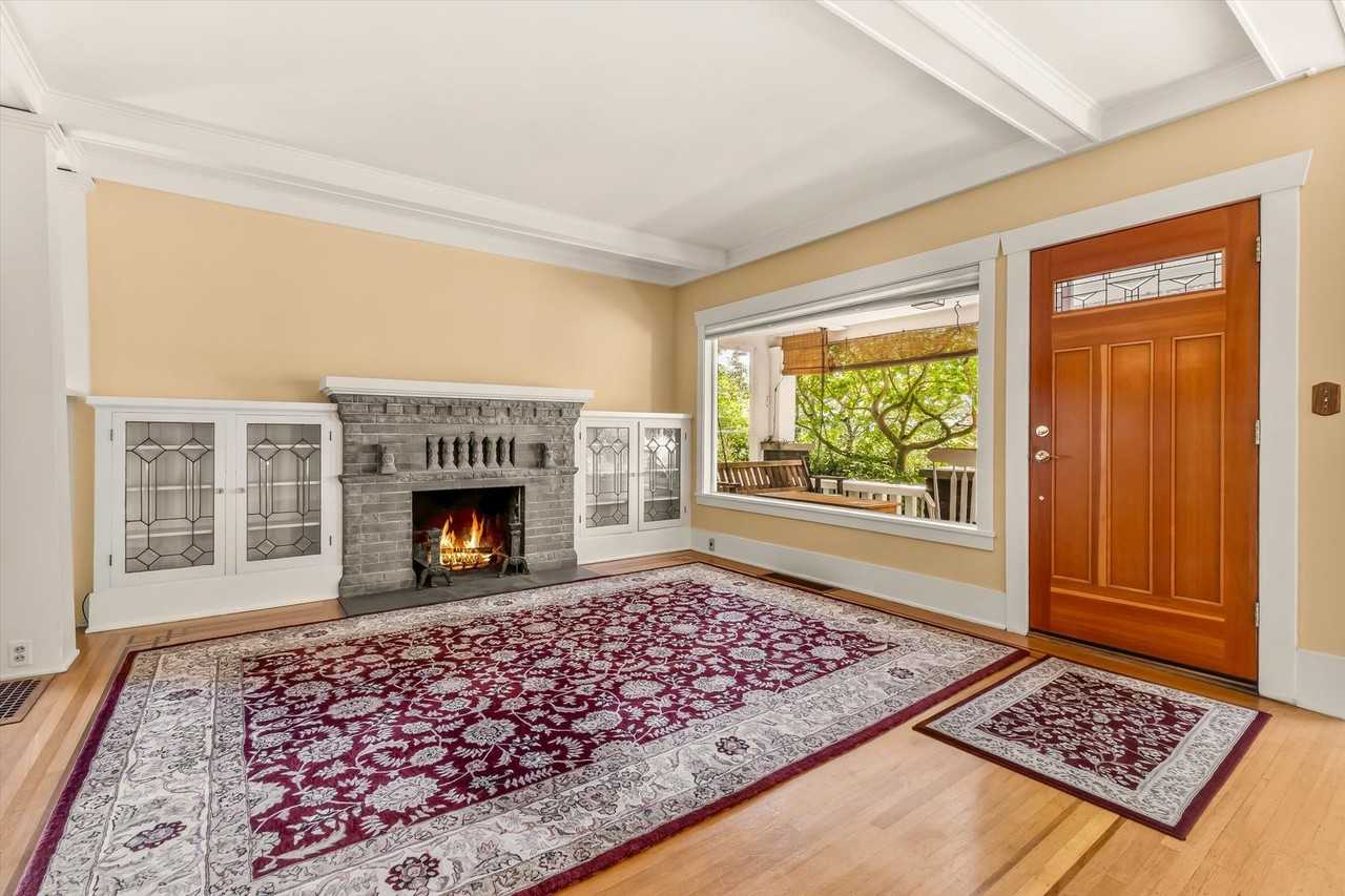 4102 Sunnyside Ave N - Photo 6 of 36